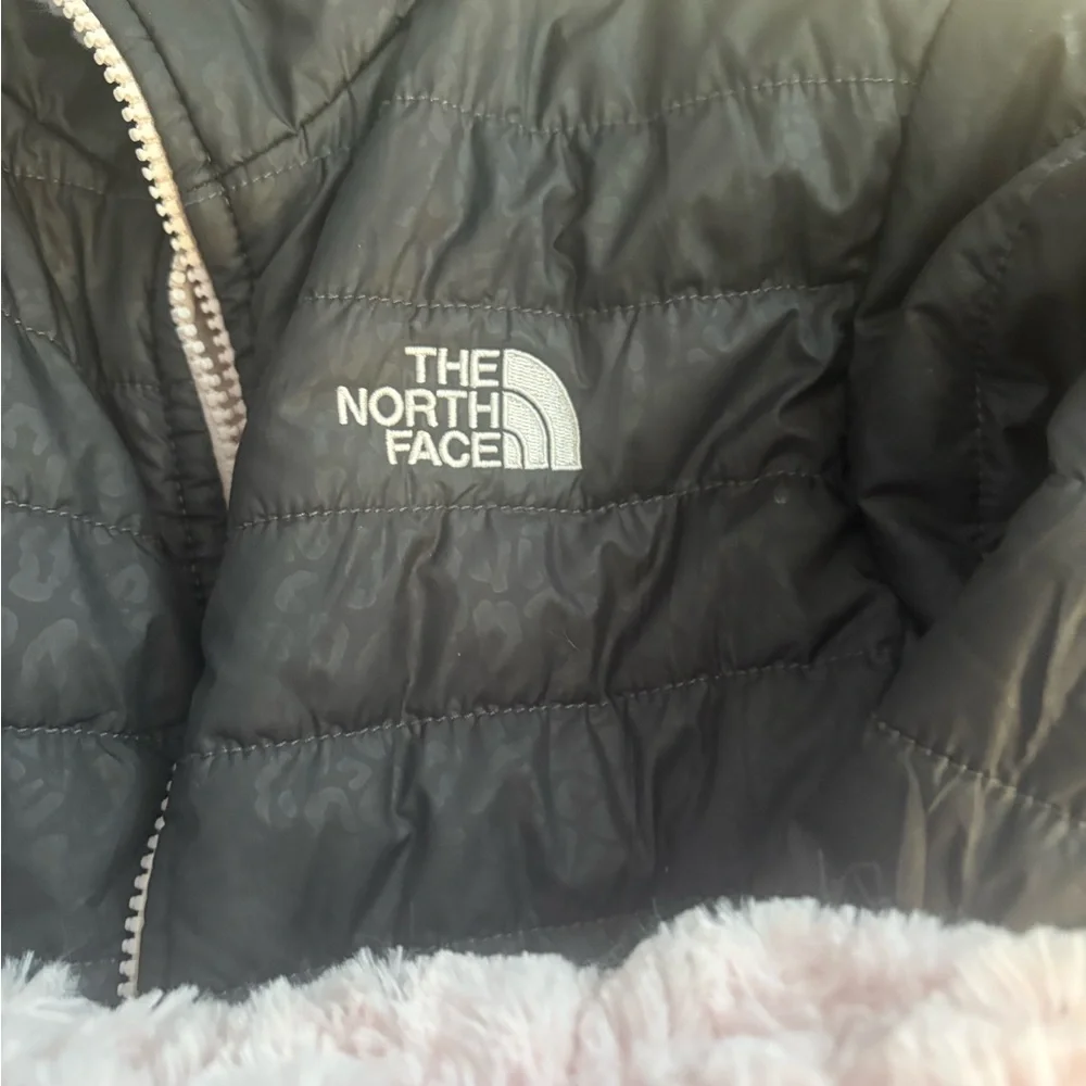 North Face Reversible Black and Pink Coat in Girls XL (size 18)